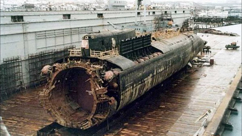 Koursk: Un Sous-marin En Eaux Troubles (2004)