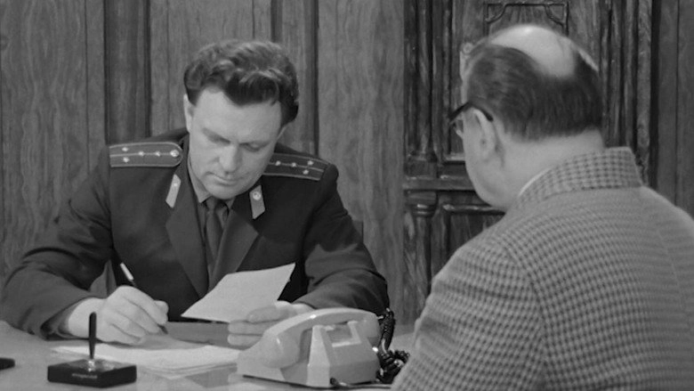 Chelovek V Prokhodnom Dvore (1972)