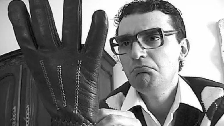 The Glove (2002)