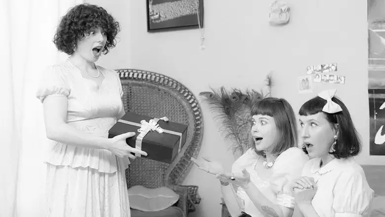 Romy & Laure... And The Mystery Of The Enchanted Plug (2021)