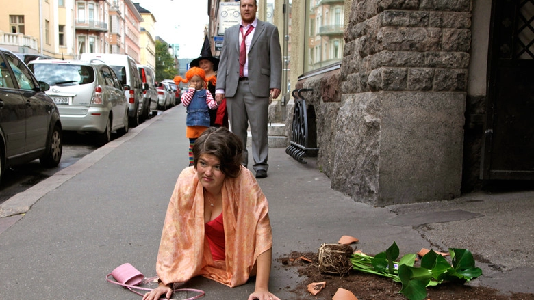 Pitaako Mun Kaikki Hoitaa? (2012)