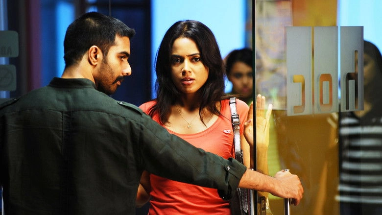 Nadunisi Naaygal (2011)