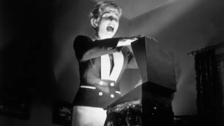 Kiss Me Deadly (1955)