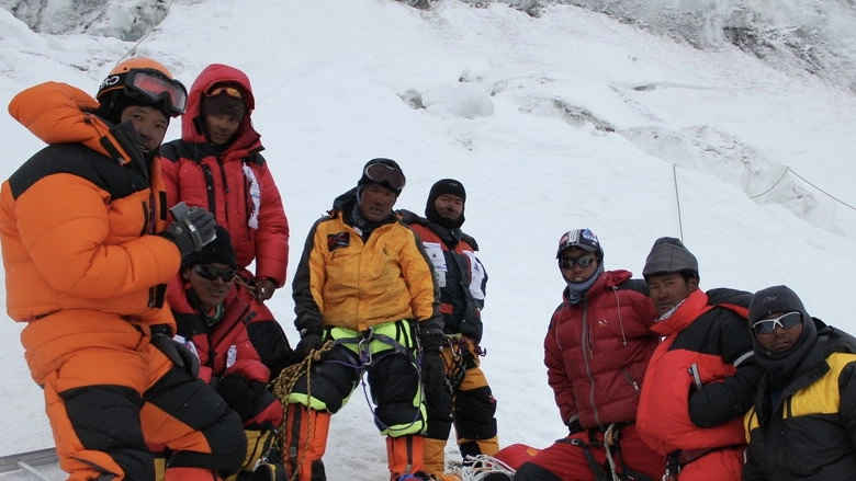 Death Zone: Cleaning Mount Everest (2018)