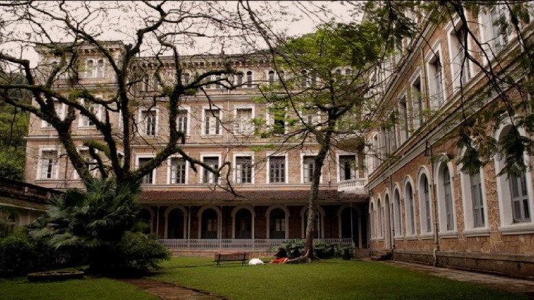 Entre Muros (2011)