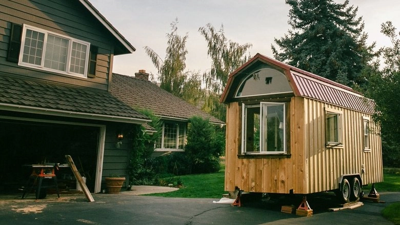 Small Is Beautiful: A Tiny House Documentary (2015)