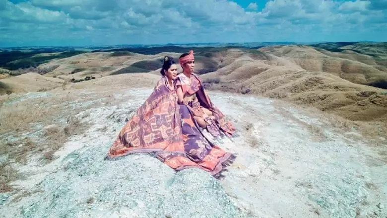The Woven Path: Perempuan Tana Humba (2019)