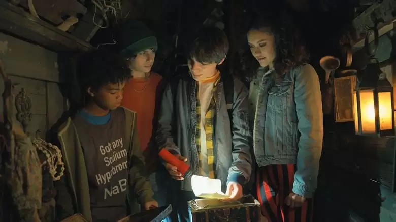 Spirit Halloween (2022)
