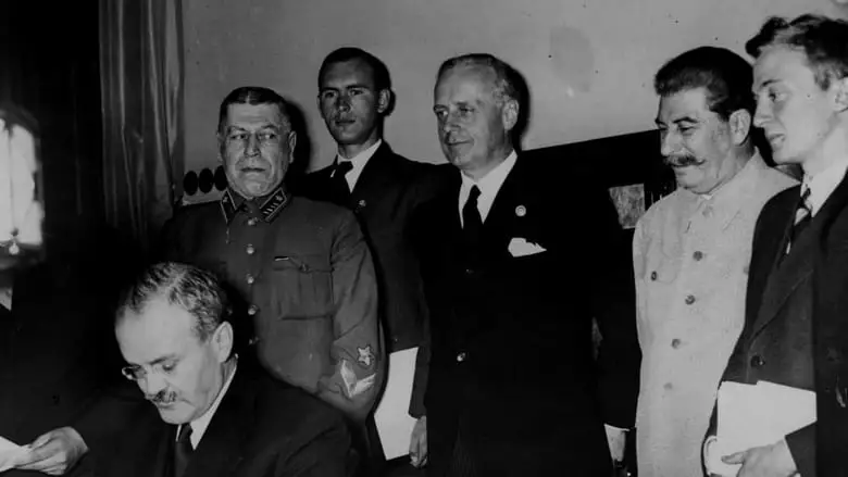 Le Pacte Hitler-Staline (2019)