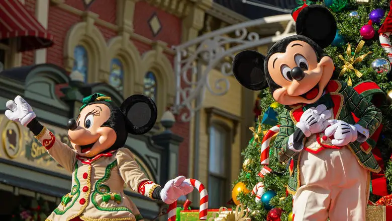 Disney Parks Magical Christmas Day Parade (2024)