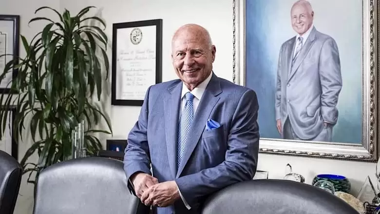 The Housewife And The Hustler (2021)