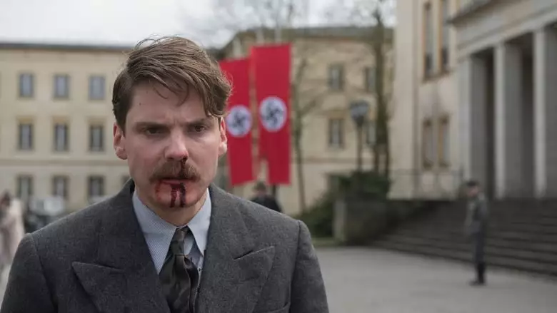 Alone In Berlin (2016)