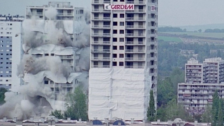 Chronique D'une Banlieue Ordinaire (1992)