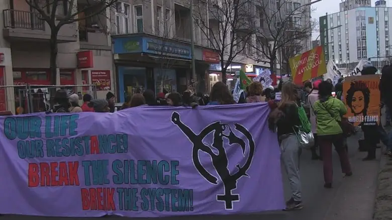 Frauen Bildet Banden (2019)