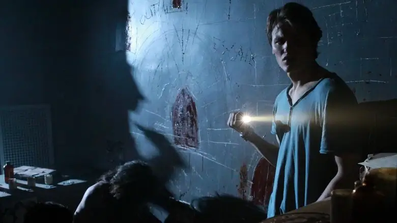 Grave Encounters 2 (2012)