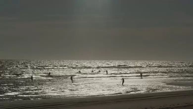 El Mar Nos Mira De Lejos (2018)