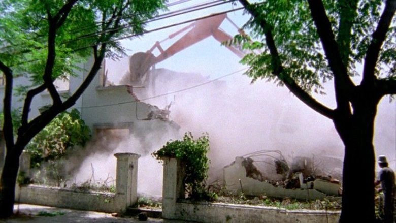Aqui Se Construye (o Ya No Existe El Lugar Donde Naci) (2000)