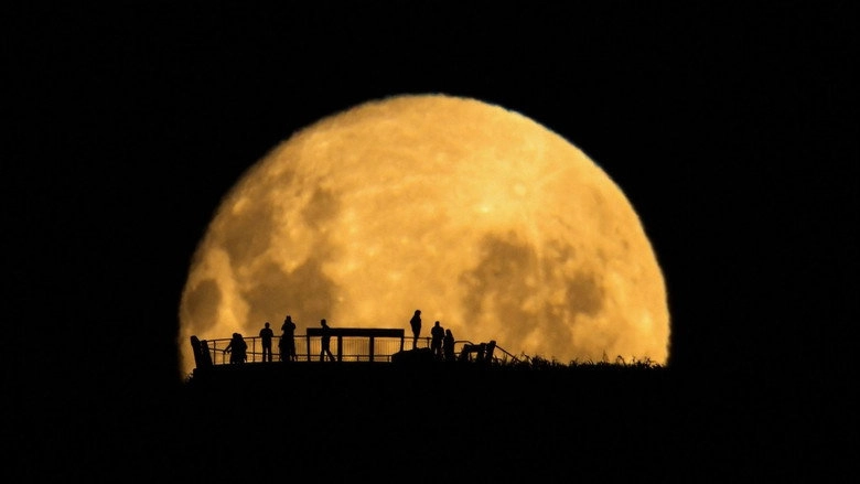 Wonders Of The Moon (2018)