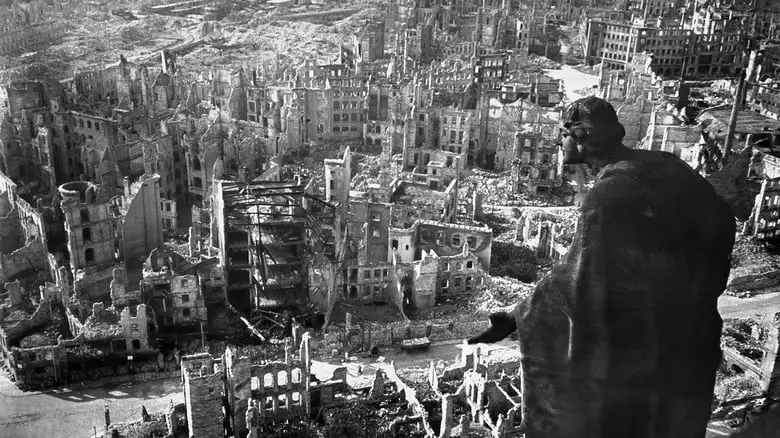 Feuersturm - Der Bombenkrieg Gegen Deutschland (2003)