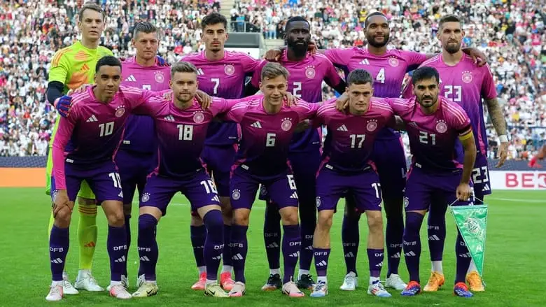 Unity And Justice And Diversity - The National Team Between Racism And Identification (2024)