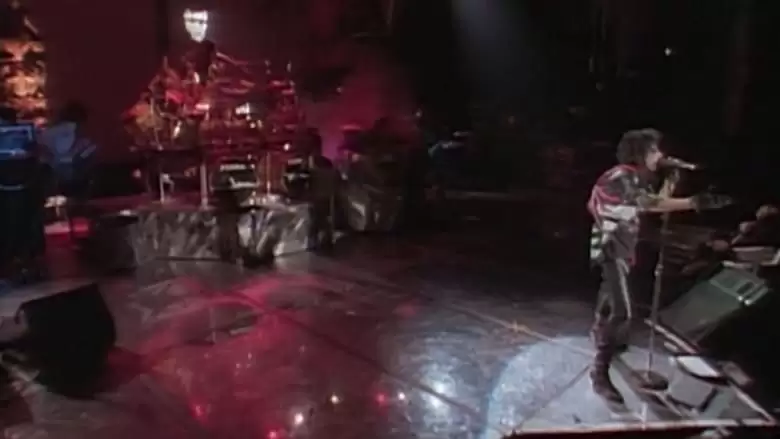 Alice Cooper Trashes The World (1990)