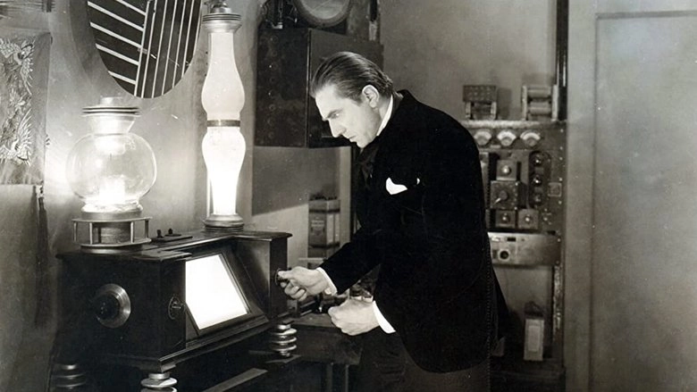 The Whispering Shadow (1933)