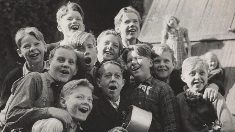Ti Gutter Og En Gjente (1944)