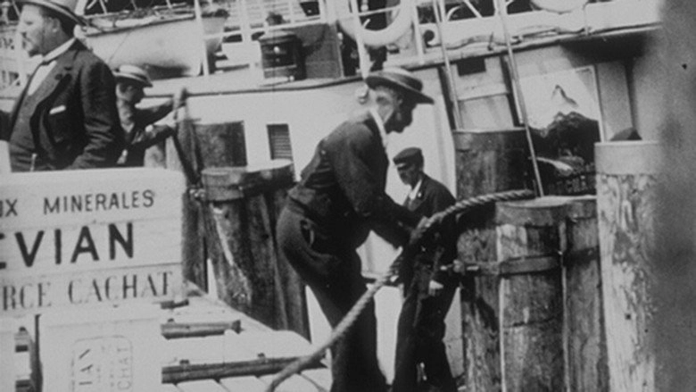 Debarquement D'un Bateau (1896)