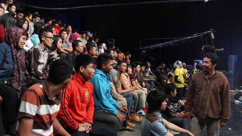 Story Behind The Audience (2014)