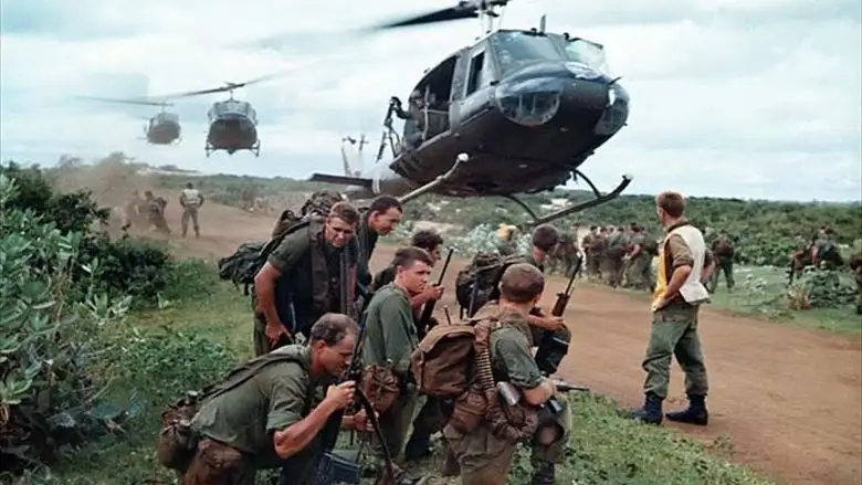 Hearts And Minds (1974)