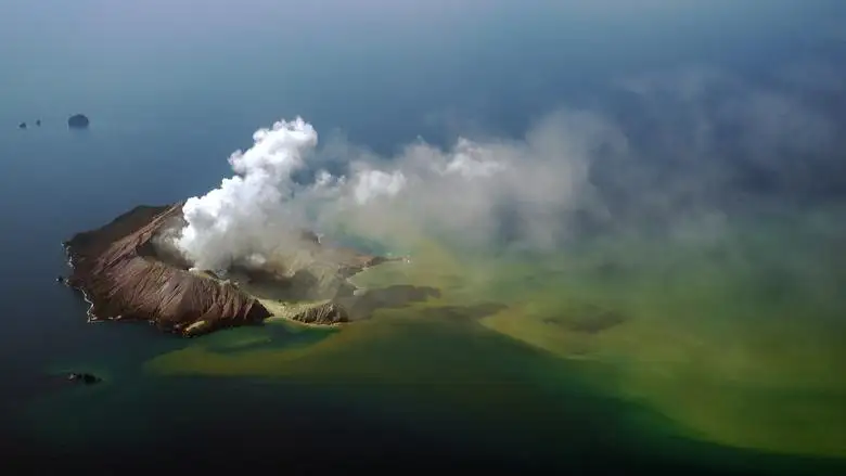 The Volcano: Rescue From Whakaari (2022)