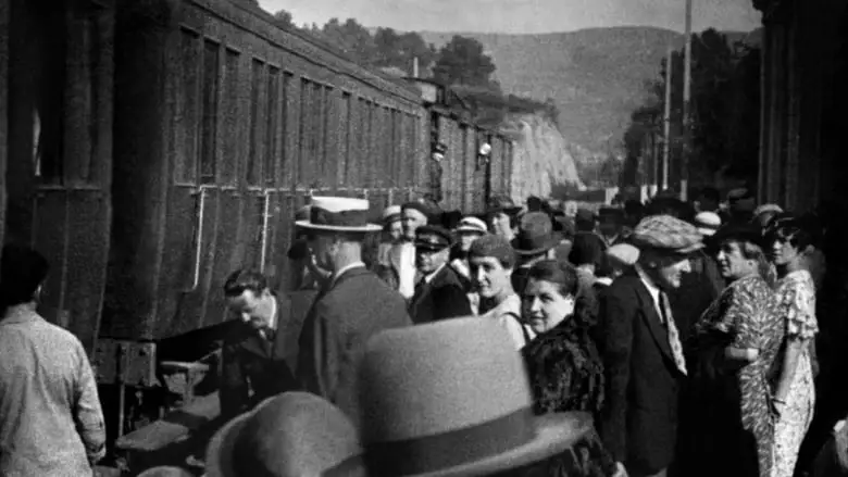 The Arrival Of A Train (1897)