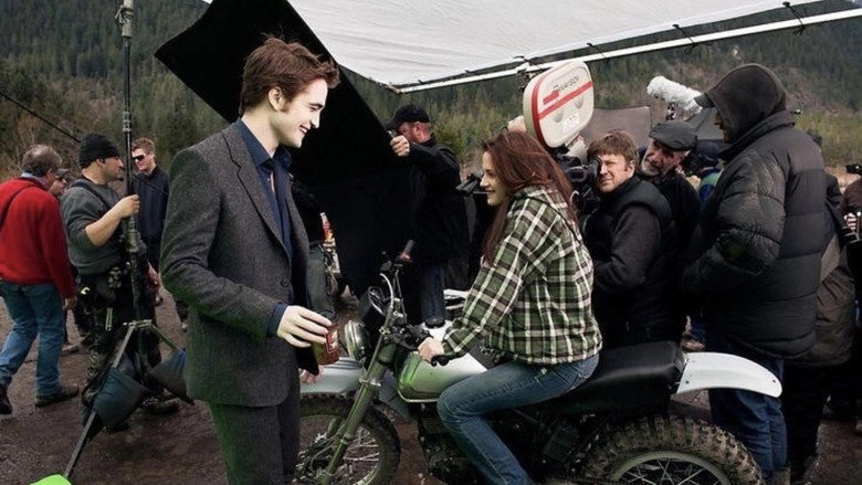 New Moon: The Journey Continues (2010)