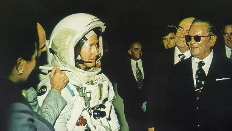 Houston, We Have A Problem! (2016)