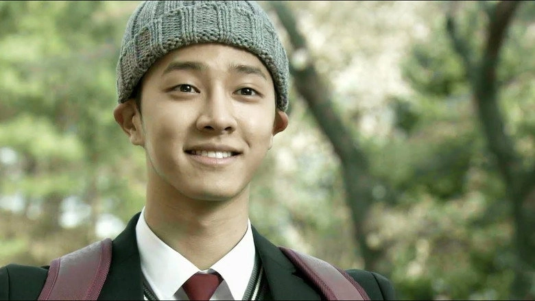 Nae Chingooneun Ahjik Salaittda (2013)