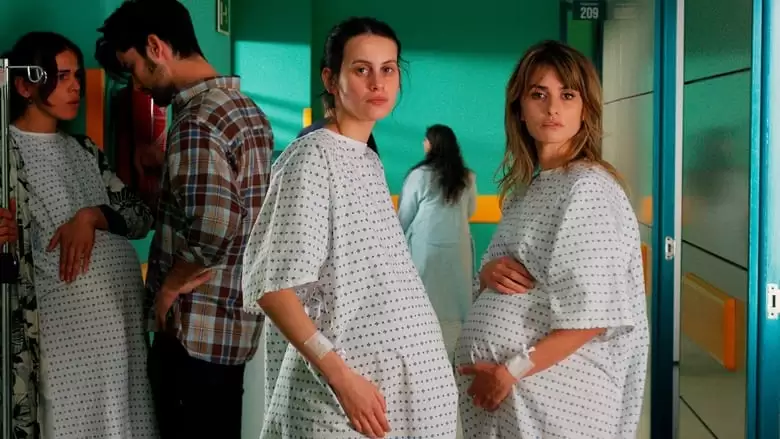 Parallel Mothers (2021)