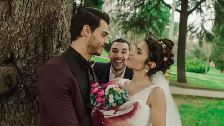 Kim Daha Mutlu? (2019)