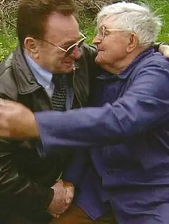 Die Verwandlung des guten Nachbarn (2002)