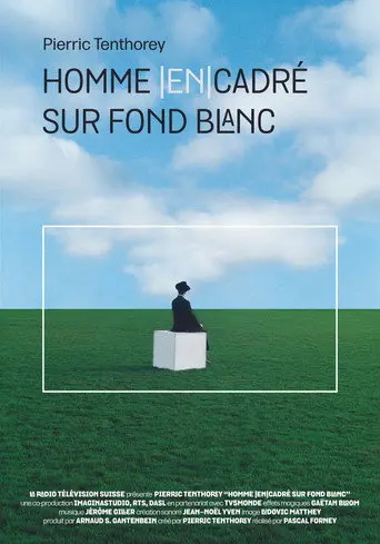 Homme Cadré sur Fond Blanc (2021)